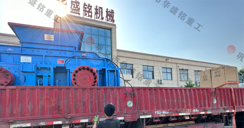 鐵礦石液壓對(duì)輥破碎機(jī)的維護(hù)成本如何？工作原理是什么？